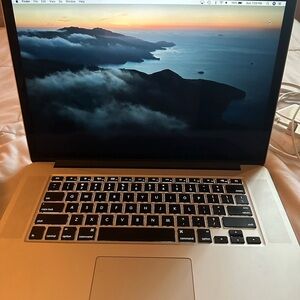 MacBook Pro (Retina, 15-Inch 2013) & charging cord